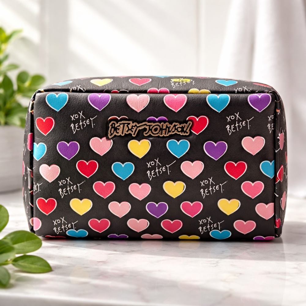 NWT Betsey Johnson large Cosmetic Travel Toiletry/cosmetic Bag tags on!